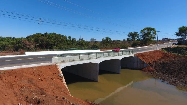 Ponte sobre o Córrego Taquaral, no Bairro Goiá, é inaugurada