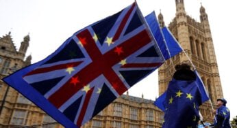 Após Brexit, Reino Unido e União Europeia retomam negociações para acordo institucional