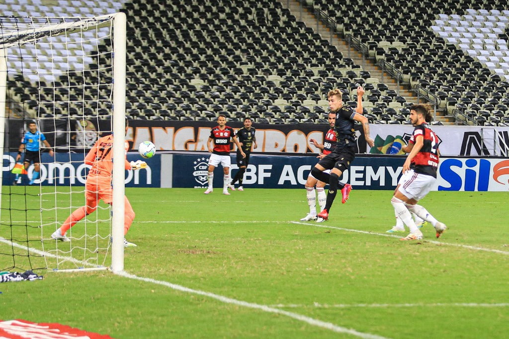 Flamengo é derrotado pelo Ceará e cai para quarta posição no Campeonato Brasileiro