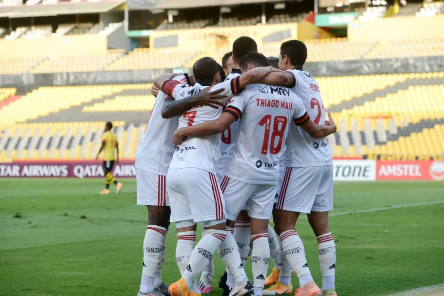 Flamengo vence Barcelona e garante classificação na Libertadores