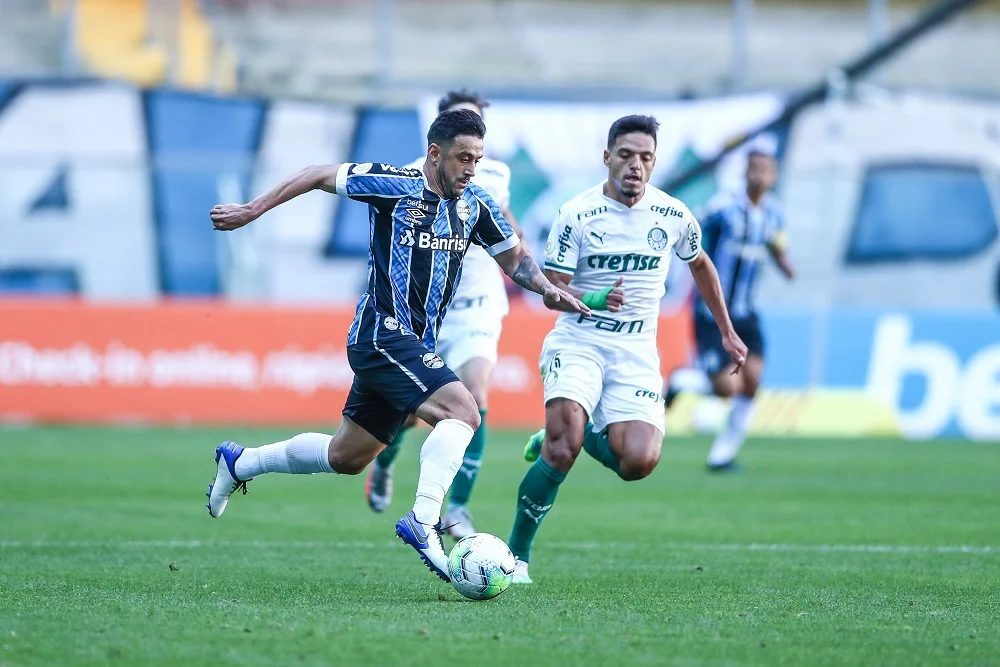 Com gol nos acréscimos, Grêmio evita derrota para o Palmeiras