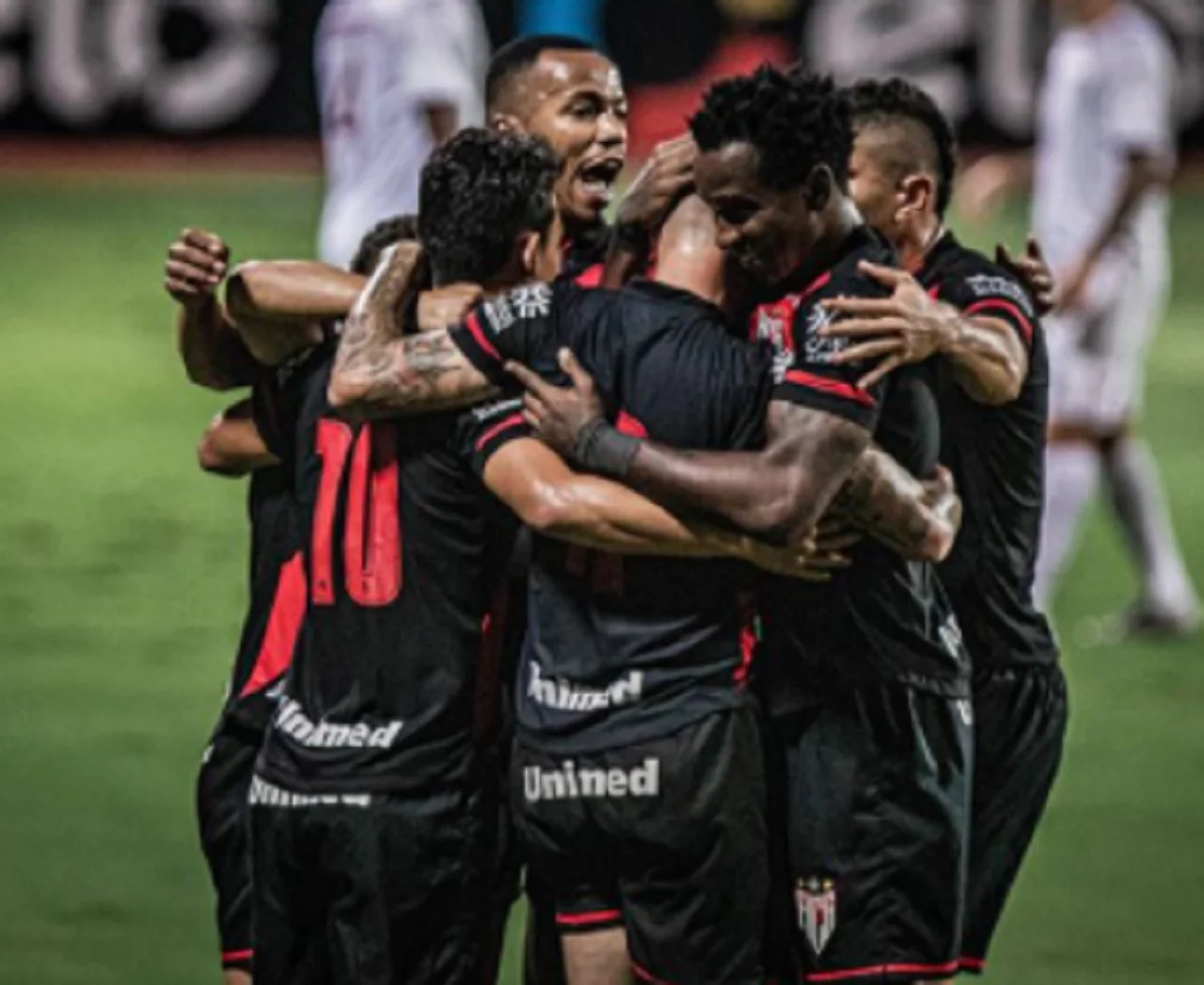 Após classificação na Copa do Brasil, Atlético Goianiense recebe Botafogo para confirmar bom momento