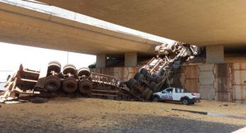 Carreta despenca de viaduto em Itumbiara e deixa motorista em estado grave