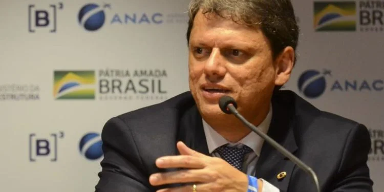 Tarcísio promete ‘canteiro de obras’ e diz que Guedes está ‘vendendo esperança’