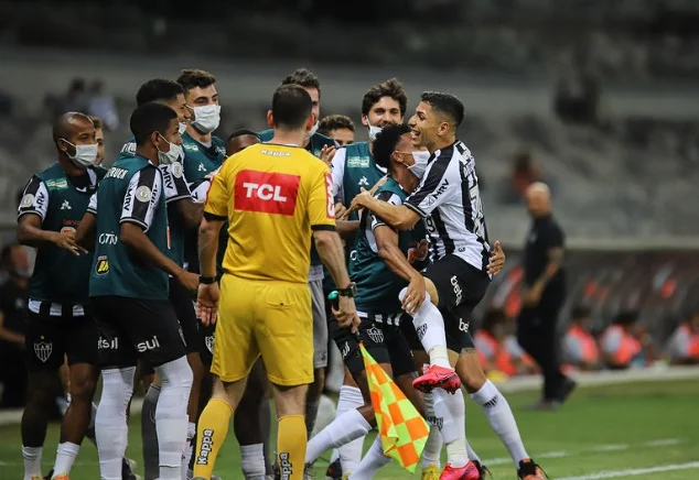 Brasileirão: Vasco faz golaço, mas sofre virada do líder Atlético Mineiro