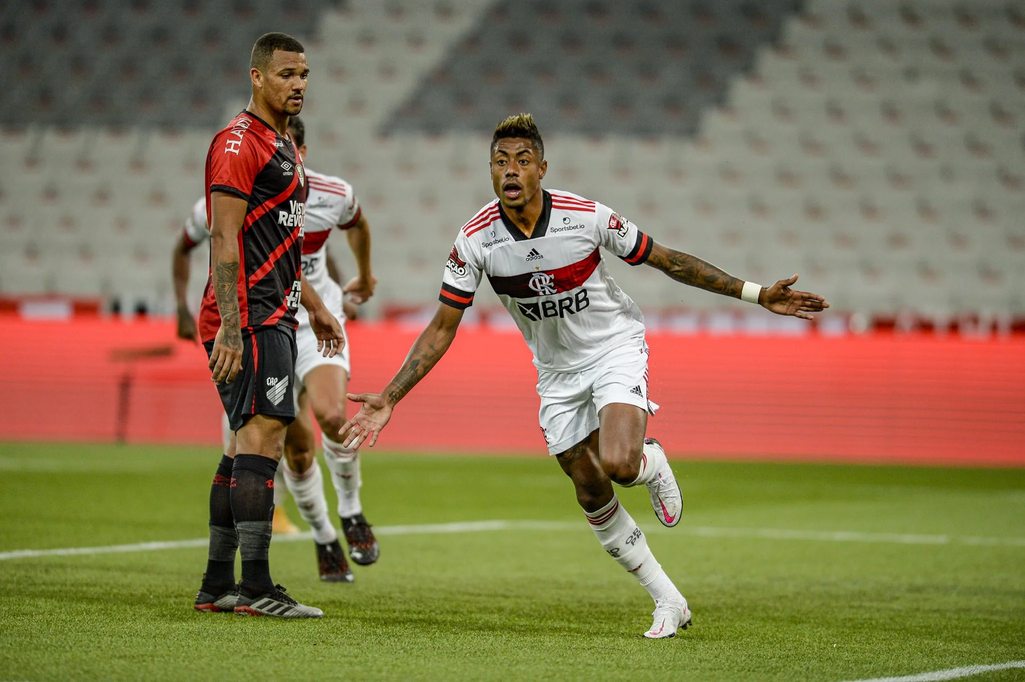 Flamengo com gol de Bruno Henrique vence Athletico-PR na Copa do Brasil