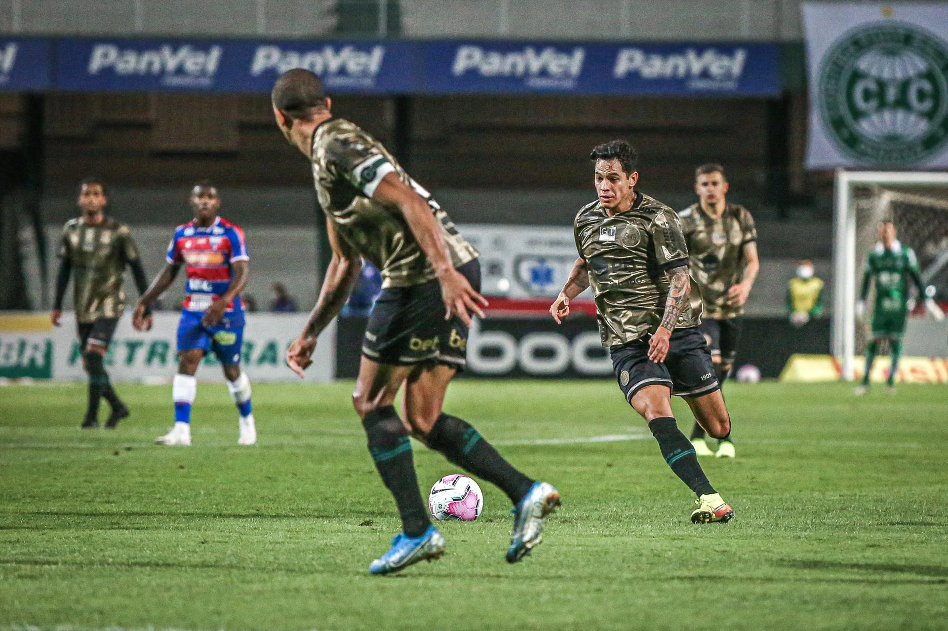 Brasileirão: Coritiba empata em casa com Fortaleza e segue na zona do rebaixamento