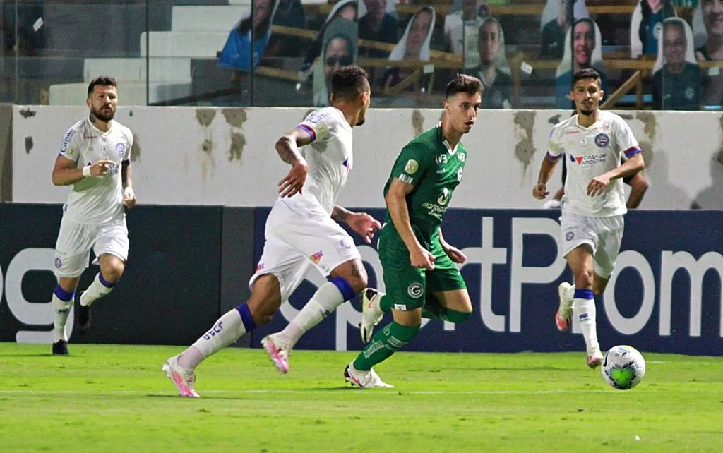 Goiás sofre gol do Bahia nos acréscimos e aumenta crise no Campeonato Brasileiro