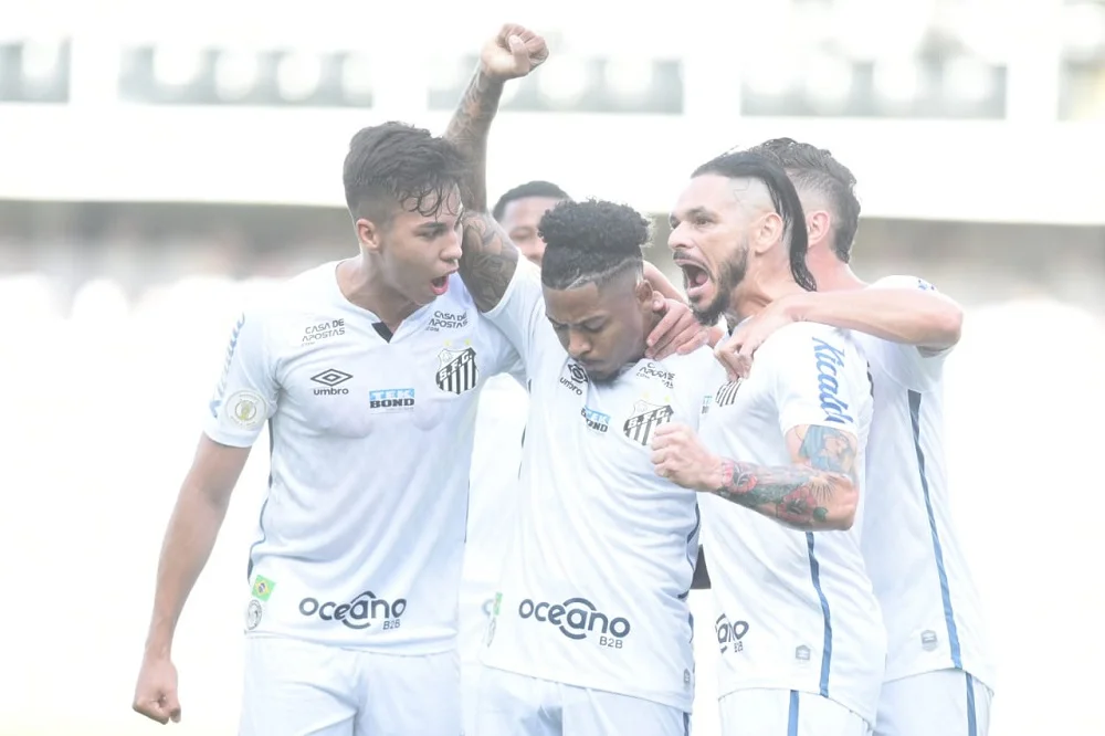 Brasileirão: Santos vence Grêmio com gols de Marinho na Vila