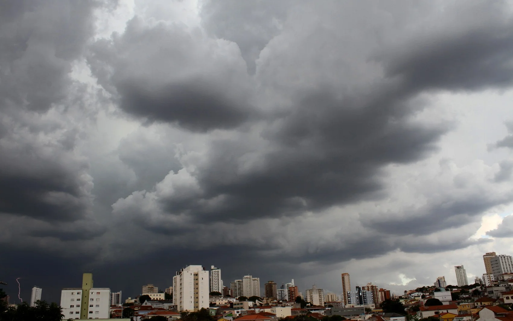 Previsão indica pancadas de chuva para esta terça-feira de Carnaval em Goiás