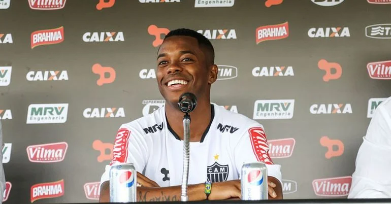 Robinho e Santos anunciam suspensão de contrato para que o atacante possa dedicar a sua defesa