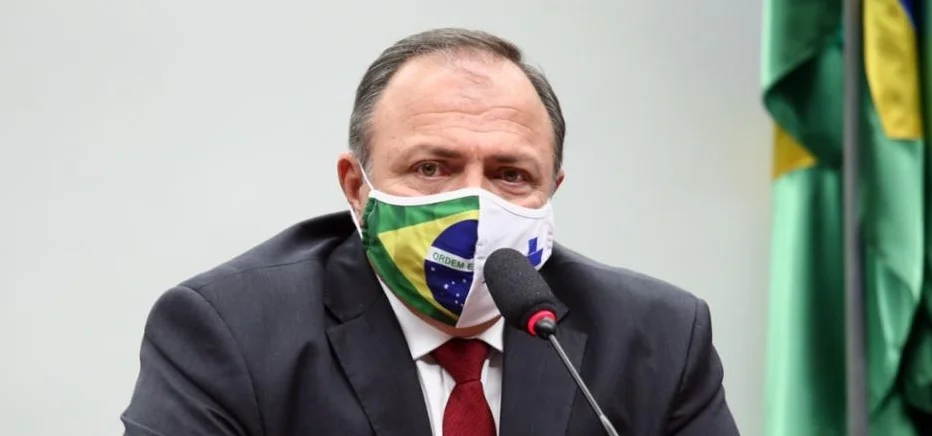 Com covid-19, ministro da Saúde segue internado em Brasília