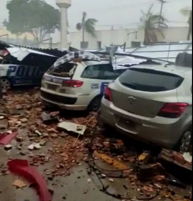 Forte chuva em Luziânia provoca destruição no pátio da Polícia Militar e estragos no Hospital de Campanha