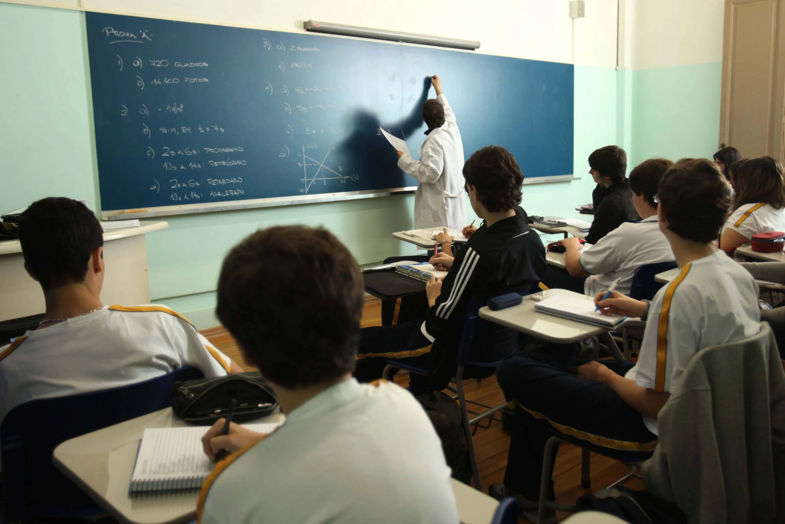 Prefeitura de Goiânia autoriza reabertura de atividades de ensino e eventos sociais