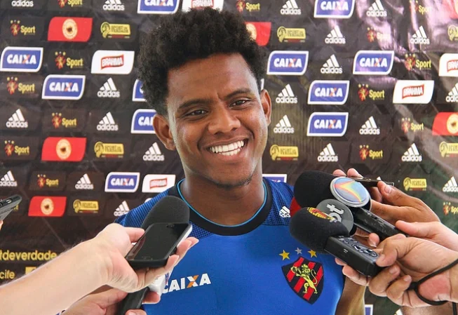 Volante revelado no Goiás é reforço no Atlético Goianiense