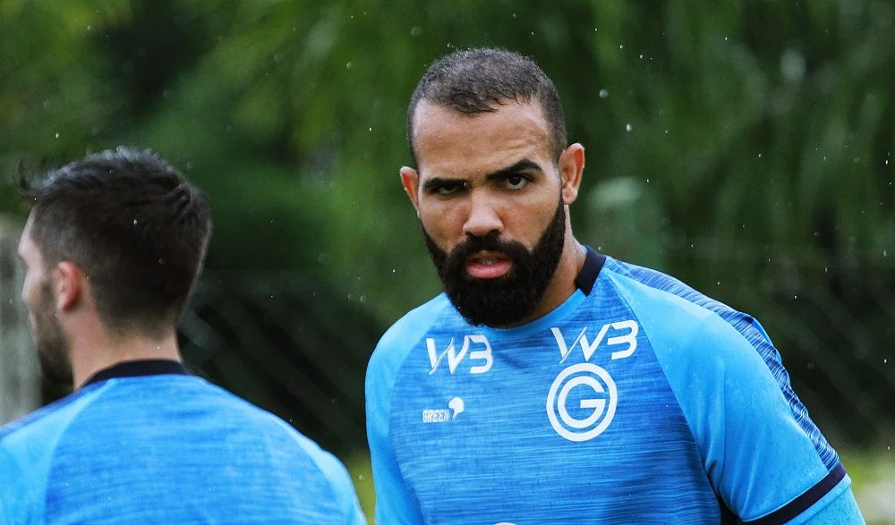 Insatisfeito com situação no Goiás, Sandro deixa delegação antes do jogo contra o Grêmio