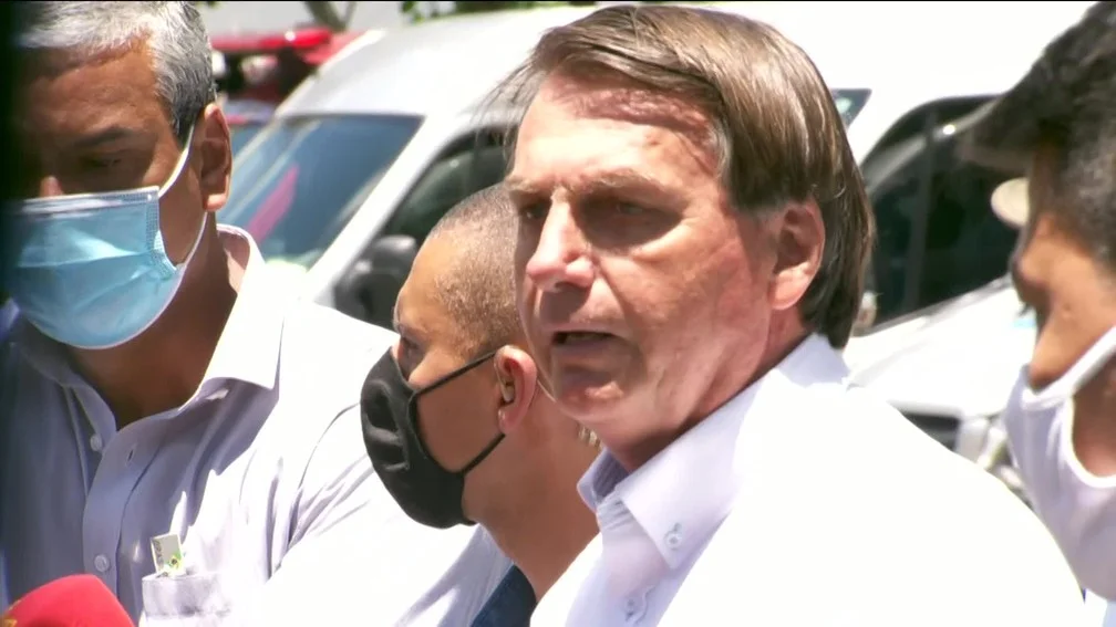 Bolsonaro afirma que votou em Crivella e volta a criticar as urnas eletrônicas