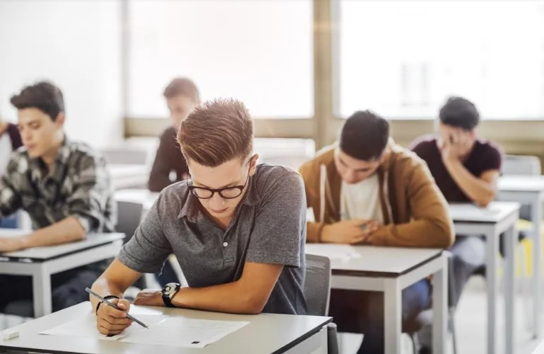 Educação em Goiás disponibiliza canais para apoiar estudantes que farão o Enem