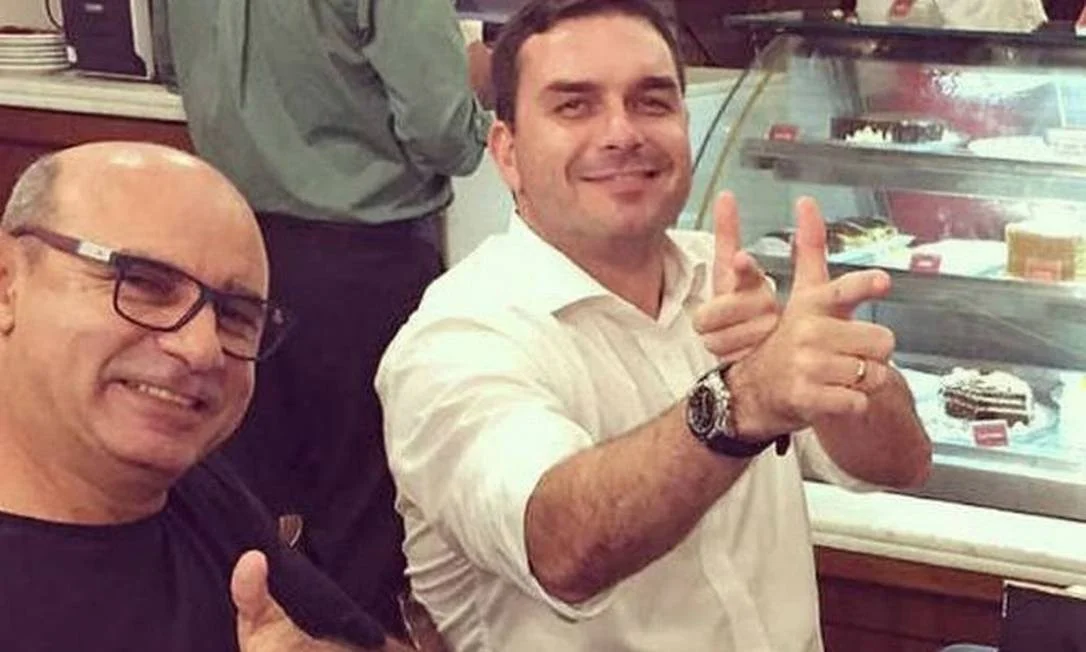 MP denuncia Flávio Bolsonaro por lavagem de dinheiro, peculato e organização criminosa