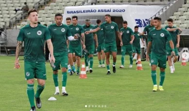 Em jogo atrasado pela 6ª rodada, Goiás vai até Porto Alegre enfrentar o Grêmio; acompanhe o tempo real