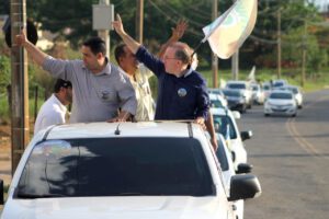 Samuel Almeida faz campanha em carreata pelas ruas de Goiânia