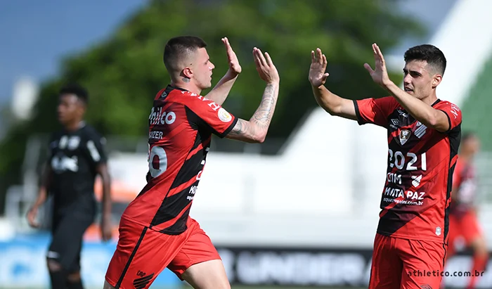 Athletico-PR com gol de Renato Kayzer vence Bragantino