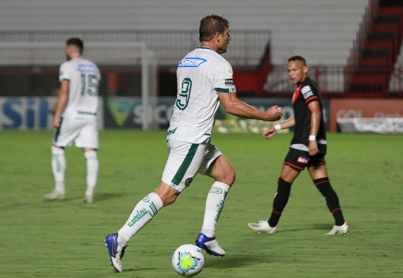 Goiás com gol de Rafael Moura volta a vencer o Atlético-GO no Brasileirão