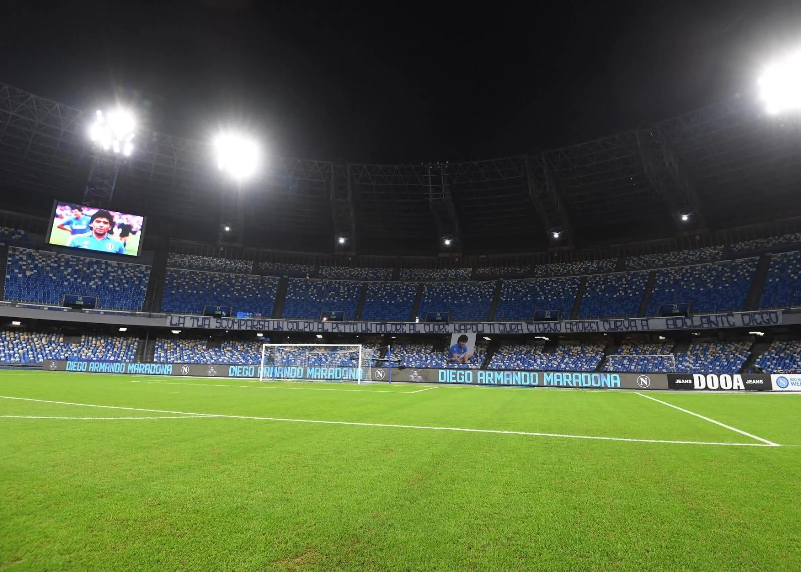 Estádio do Napoli, na Itália é rebatizado em homenagem a Maradona