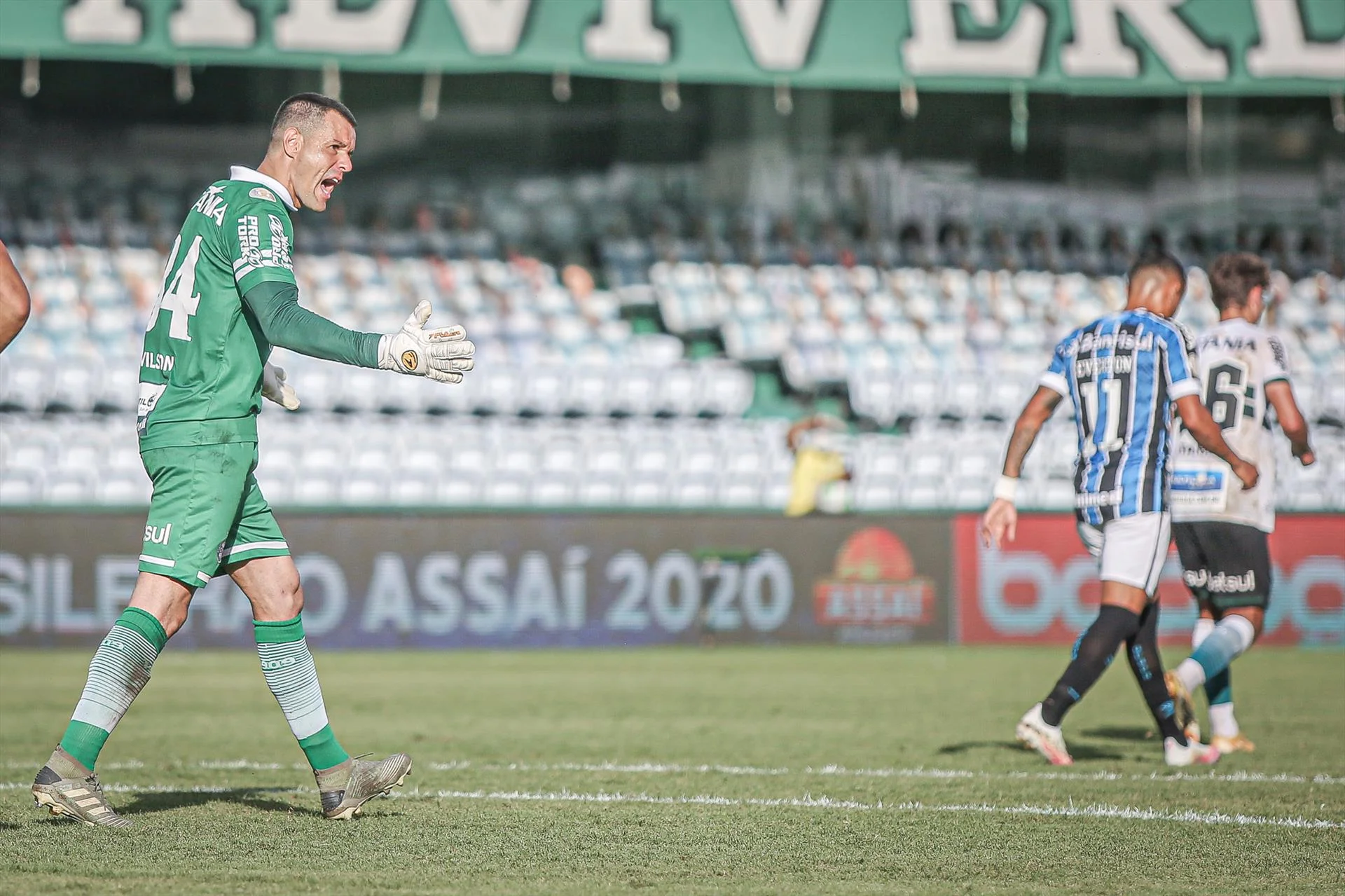 Grêmio sai na frente, mas cede empate para o Coritiba no Couto Pereira