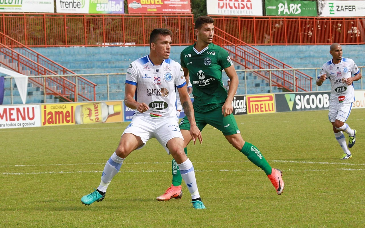 Goiás vence Goianésia e avança para as quartas no Goianão na 2ª colocação