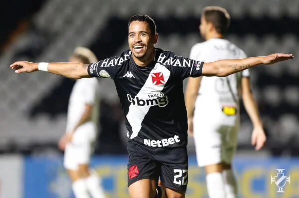 Vasco abre grande vantagem e sofre pressão no final, mas vence Atlético Mineiro em São Januário