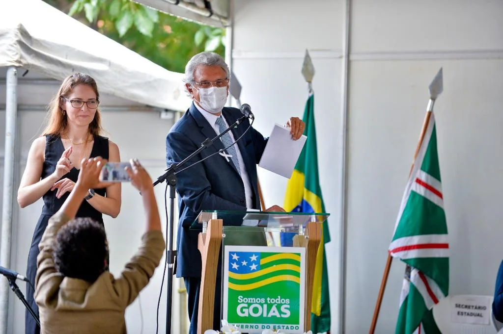 Caiado anuncia que Goiás receberá mais 140 mil vacinas neste domingo