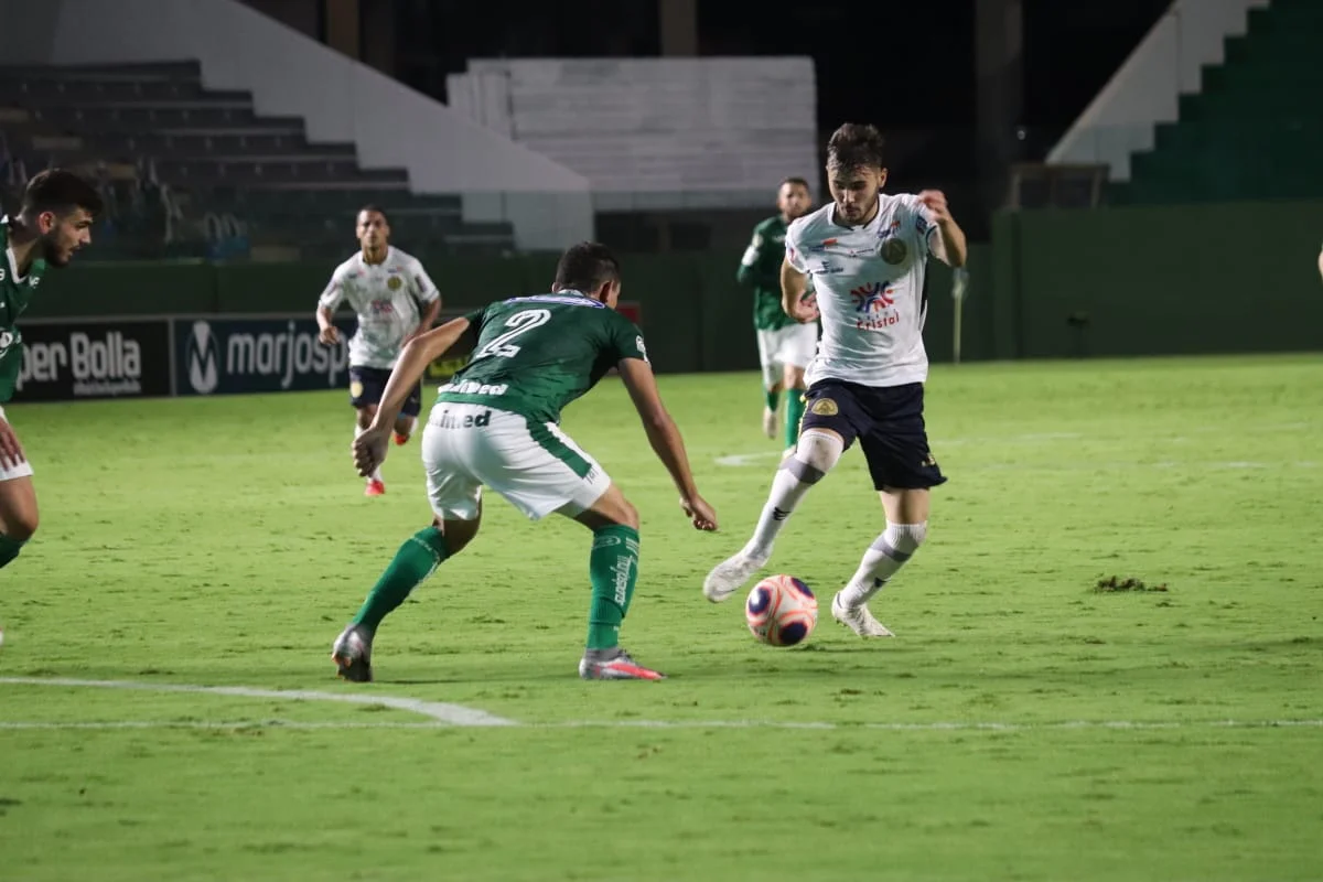 Goiás perde para Aparecidense na Serrinha e está eliminado no Campeonato Goiano