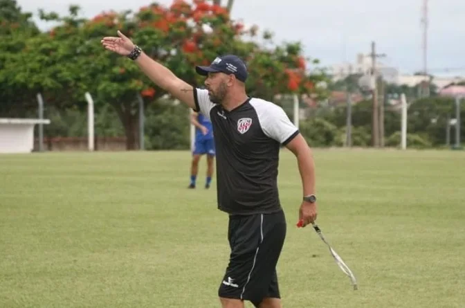 Eliminado por rival no Goianão, Jaraguá demite técnico que trabalhou em apenas quatro jogos