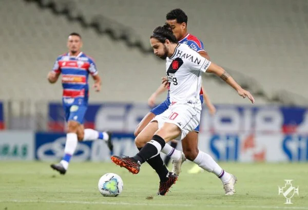 Fortaleza goleia Vasco e ganha distância da zona do rebaixamento no Brasileirão