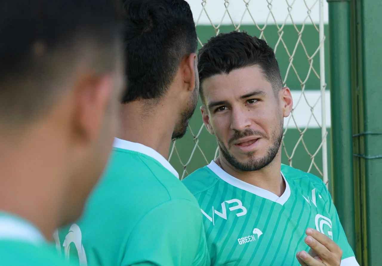 De volta após acesso para Série A, Marcinho espera mais oportunidades no Goiás para mostrar o que sabe fazer