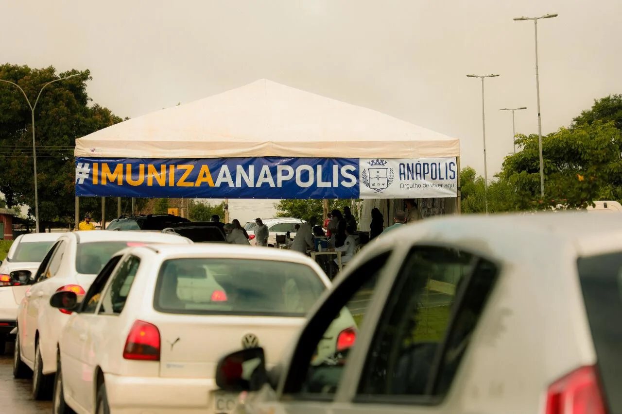 Anápolis segue Ministério da Saúde e suspende vacinação em adolescentes sem comorbidades