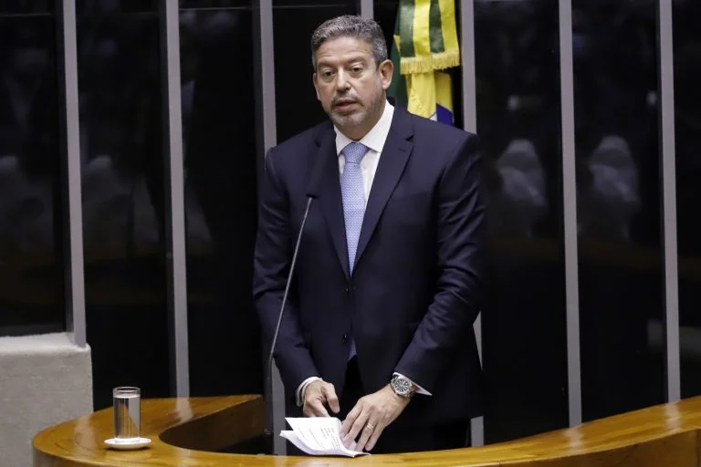 Apoiado por Bolsonaro, Arthur Lira vence em primeiro turno para presidência da Câmara