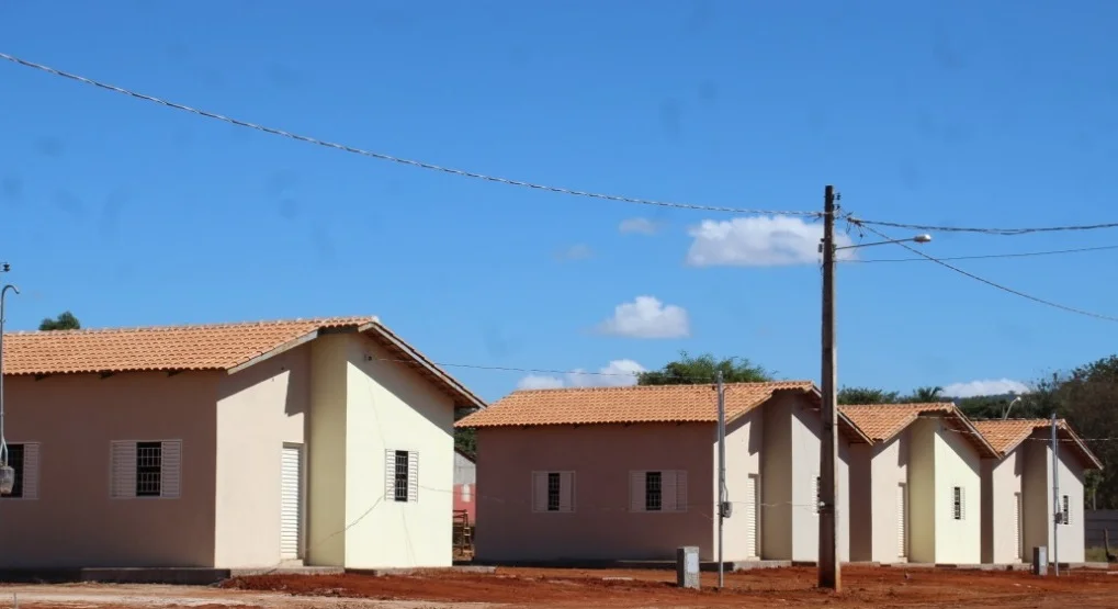 Moradores de Barro Alto reclamam falta de energia em conjunto habitacional