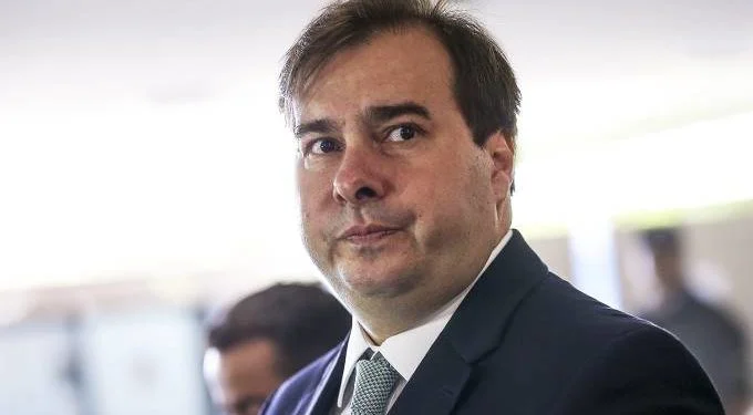 DEM isola Rodrigo Maia e anuncia neutralidade para eleição da Câmara dos Deputados