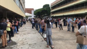 Fila para vacinação