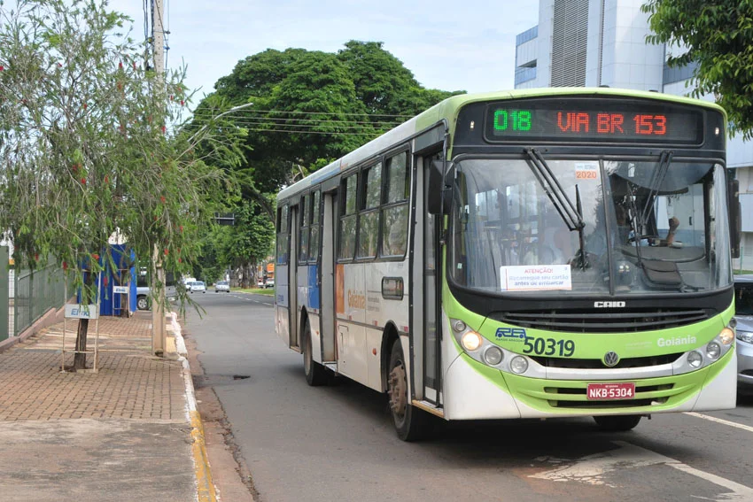 Motoristas do transporte coletivo pedem prioridade em vacinação e ameaçam paralisação