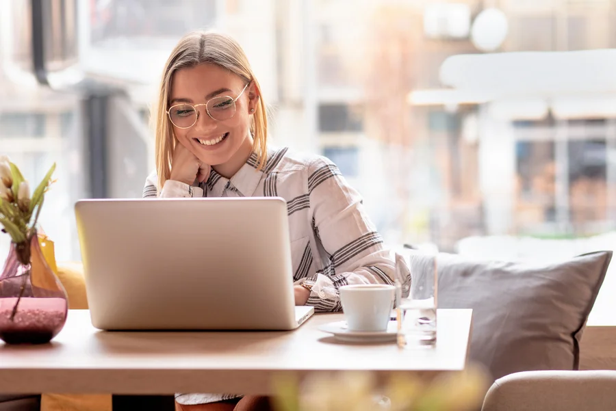 Programa oferece cursos gratuitos e a distância de Tecnologia para mulheres