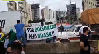 Apoiadores de Bolsonaro bloqueiam a BR-153 em protesto contra medidas restritivas em Goiânia