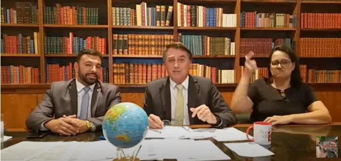 PT aciona TSE contra Bolsonaro por impulsionamento irregular no YouTube