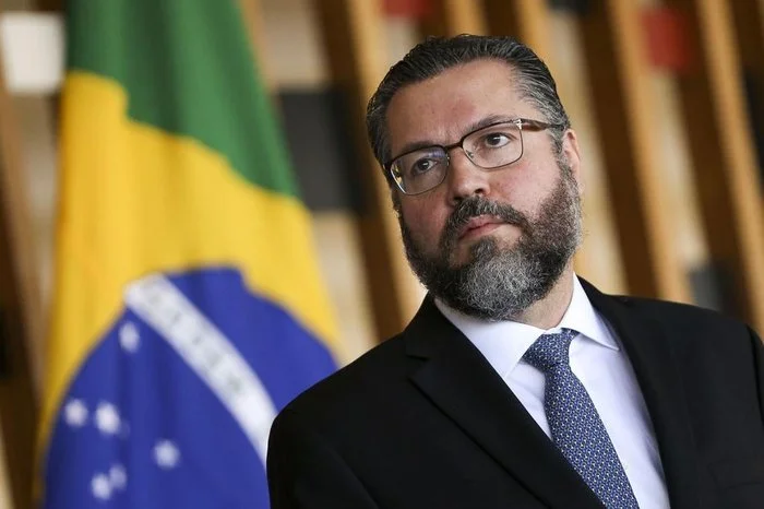 Ernesto Araújo pede demissão e deixará o comando do Itamaraty