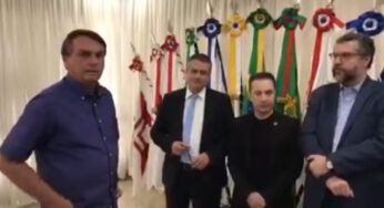 Sem citar spray, Bolsonaro diz que comitiva brasileira vai a Israel em busca de “vacinas e medicamentos”