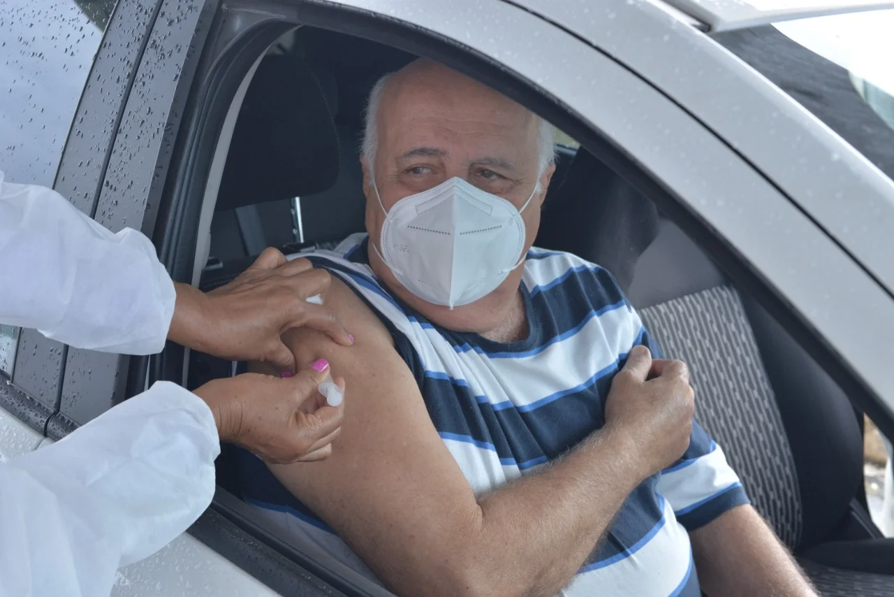 Idosos com 65 anos podem se vacinar a partir desta quinta-feira (25) em Aparecida de Goiânia