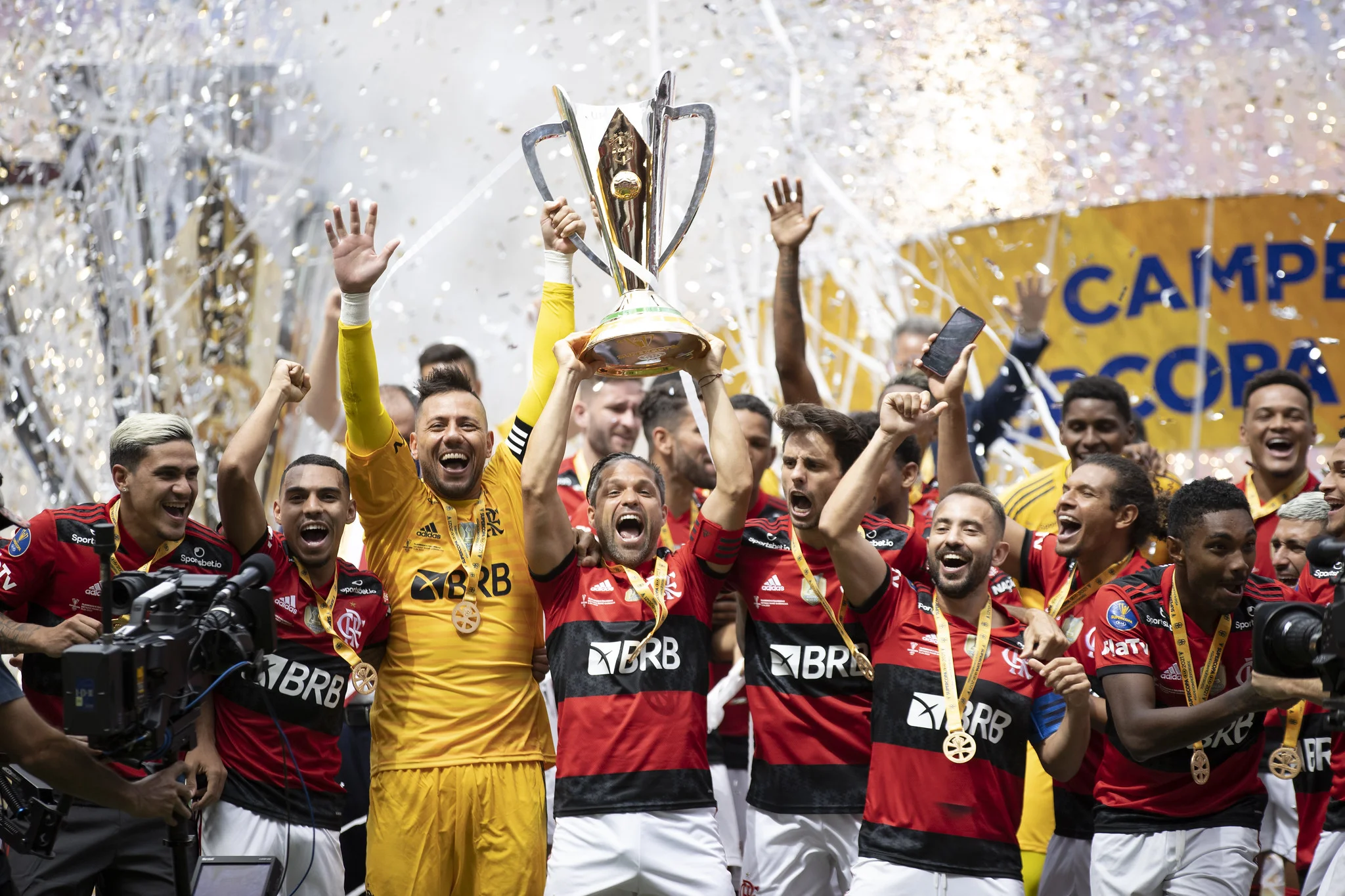 Flamengo conquista Supercopa do Brasil em decisão emocionantes nos pênaltis diante do Palmeiras