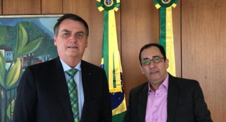 Kajuru aciona órgão de controle e Bolsonaro pode ter que devolver todos os presentes que ganhou durante a presidência